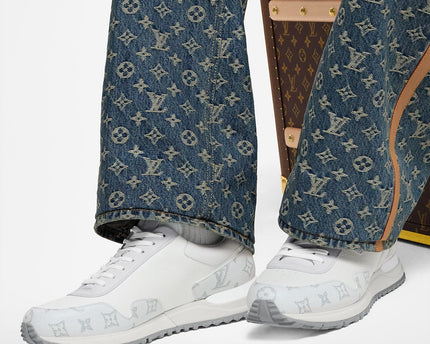 Sneaker Run Away - #12