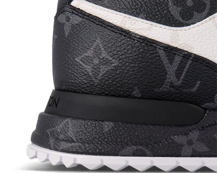 Sneaker Run Away - #1