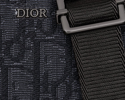 Pochette zippée à bandoulière
Toile jacquard Dior Oblique noir - #1