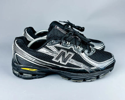 New Balance 740 BLACK