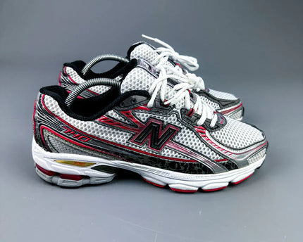 New Balance 740 RED
