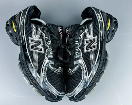 New Balance 740 BLACK