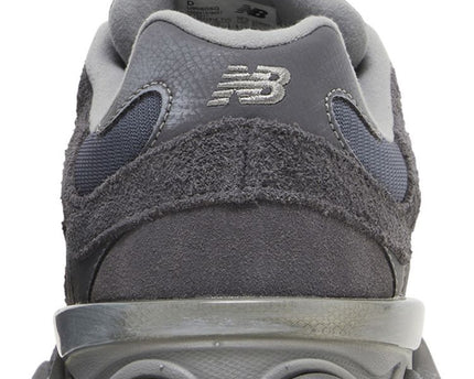 New Balance 9060 Magnet